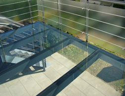 Alukonstruktion mit Glasboden