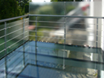 Alustehbalkon in Glas mit Windschutzscheiben